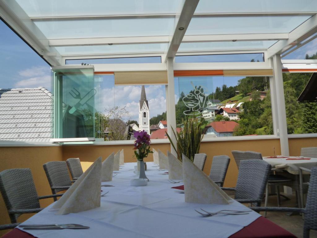 Restaurant - Cafe - Pension Hassler Berg im Drautal Eksteriør billede